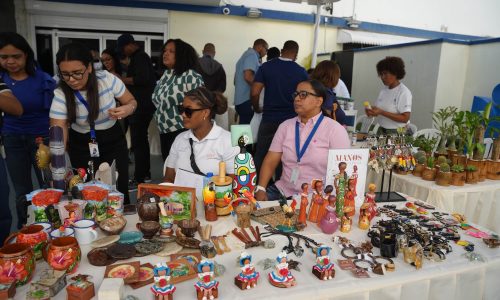 Mercadito de proveedores. Donde se impulsa el talento local a través de este espacio que conecta a agricultores/as, artesanos/as y pequeños emprendedores